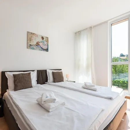 Unique With Pool And Sauna * 瓦爾納